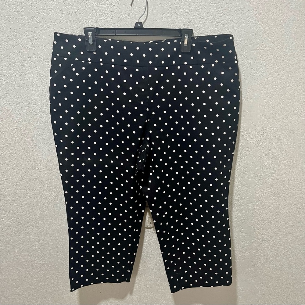 Westbound Woman Black and White Polka Dot Pull On Capri Pants